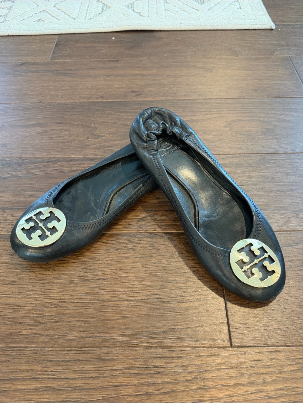 Tory Burch Black Reva Logo Ballet Flats Size 9.5 (?) - C39-338